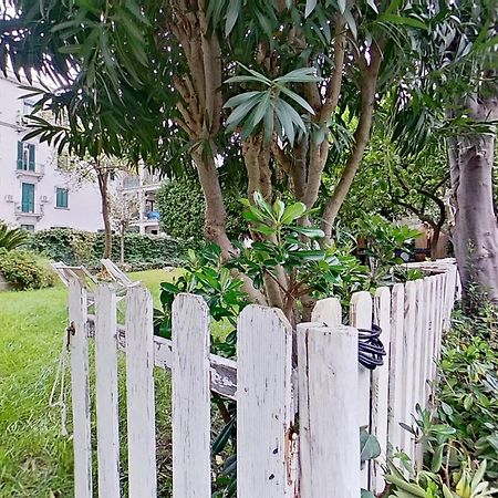 나폴리 Il Giardino Di Vico Neve B&B 외부 사진