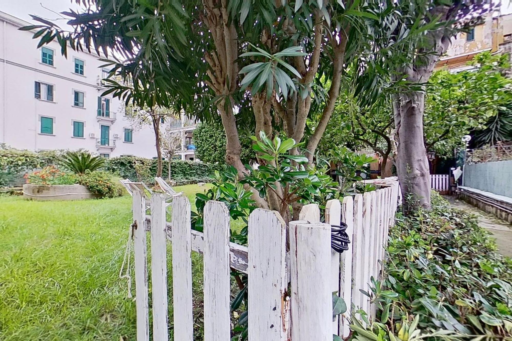 나폴리 Il Giardino Di Vico Neve B&B 외부 사진